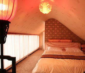 Templeside Deluxe Hutong Hotel